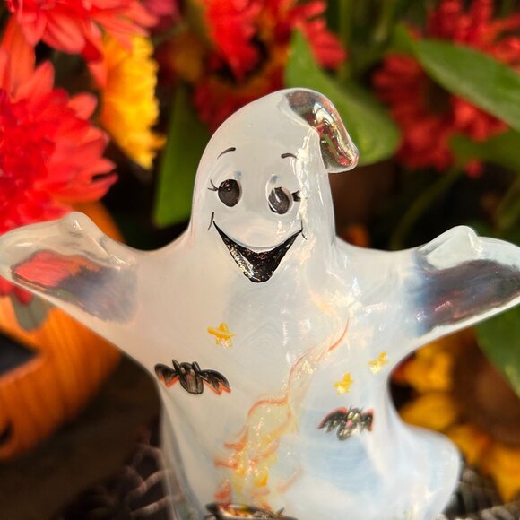 MINT 2006 Fenton Halloween “Batty” Ghost w/Witch’s Cauldron & Bats - Picture 12 of 16